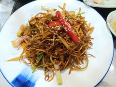 杏鲍菇炒鱿鱼丝-九记路边鸡(穗盐路店)