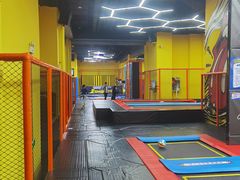 -爱蹦iBOON蹦床运动馆(江汉店)