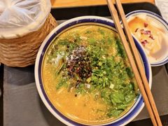 -云阿蛮云南生烫牛肉米线(奉贤路店)