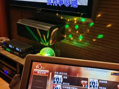 -小草屋轰趴馆别墅派对新场团建家庭聚会