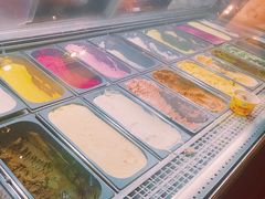 -莓园冰淇淋店