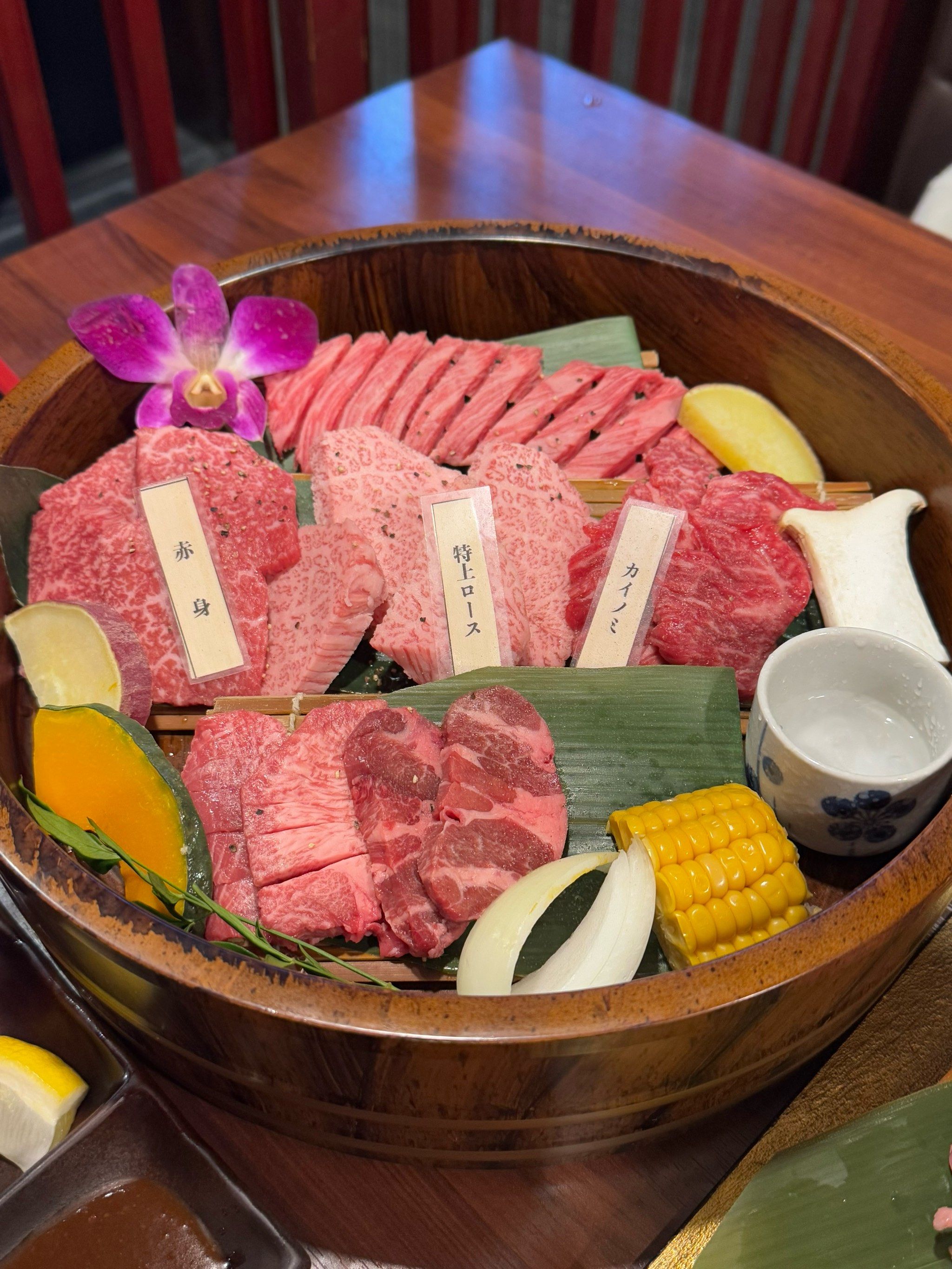 n肉质细嫩 口感很棒 推荐店内的烤肉拼盘和神户牛肉\n