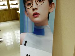 -杰伦眼镜·依视路·星趣控