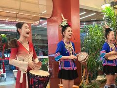-刘姐啤酒鱼民族演艺餐厅(西街总店)