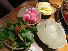 芹菜牛肉-四小区火锅·巷子里的重庆火锅(花照壁店)