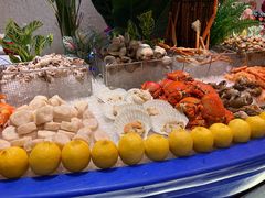 -广州万富希尔顿酒店·感趣自助餐厅·金秋蟹宴生蚝海鲜刺身