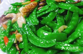 Stir-fried Squid Strips with Lotus Beans