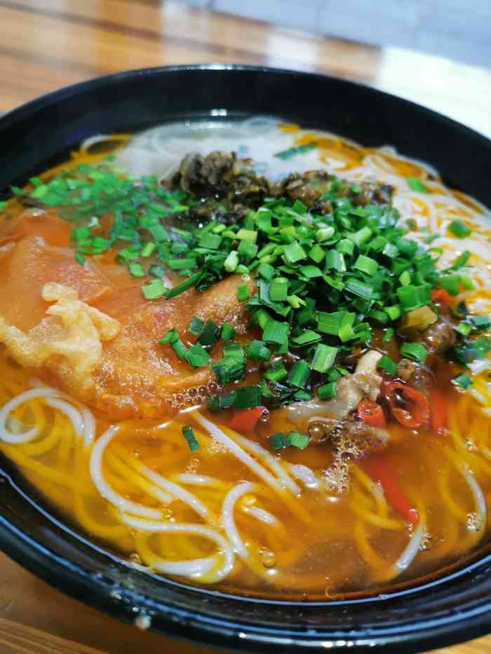 西昌牛肉米线-"先说好的,酸菜随便加.再说建议,点的豇豆..."-大众点评