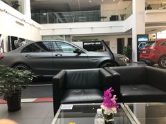 -上海星瀚奔驰4S店(红柳路店)