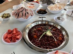 -茅草房·河畔园林火锅