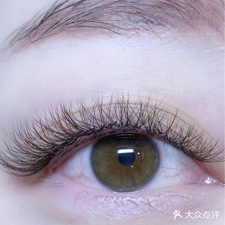 店内小姐姐给我推荐了网红款YY睫毛