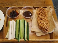 煎饼卷大葱-台儿庄一绝运河鱼馆枣庄辣子鸡(古城西门店)