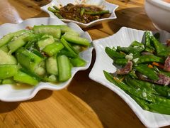 -黄记四更烤乳猪店