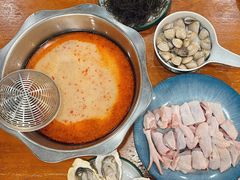 -老何家后安粉·糟粕醋海鲜火锅(三亚湾椰梦长廊店)