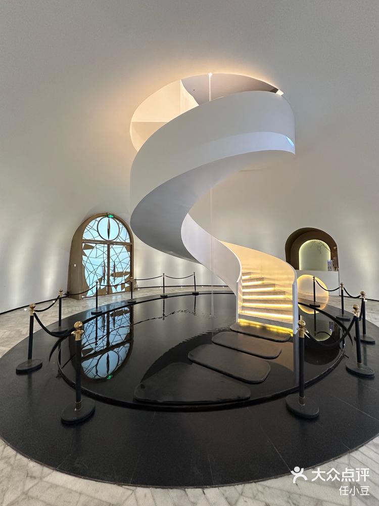 北京探店网红旋转楼梯
