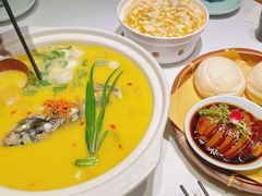 蟹粉豆腐-卯时·龙光雅宴·精致锡帮菜(惠山古镇店)
