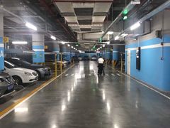 -白玉兰广场停车场