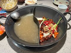 翘脚牛肉鸳鸯锅-鸿姐老火锅·传统炒料(上海旗舰店)