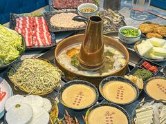 -洞庭洲·防空洞火锅·铜锅涮肉·烧烤(新百广场店)