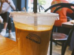 Latte-black rainbow coffee