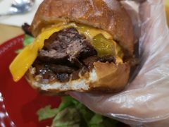 27牛肉汉堡-HELLO 27 意面·沙拉·帕尼尼