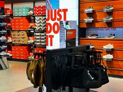-百年港湾奥特莱斯(香炉礁店)
