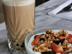 野莓核桃蜂蜜希腊酸奶-The Rug Cafe(王府中环店)