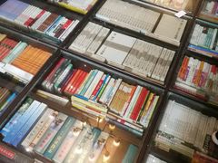 -钟书阁(松江泰晤士小镇店)