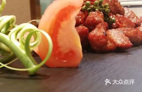 Hot Stone Sautéed Pork with Fresh Flower Peppercorns