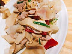 杏鲍菇竹耳爽肉片-十三式重庆江湖菜(金茂览秀城店)
