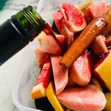 个人感觉冰镇24小时以上，水果的味道都融合在酒里了