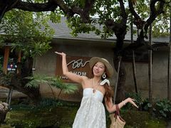 -Chom Cafe and Restaurant