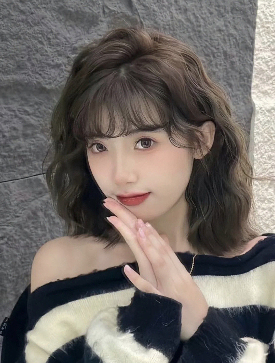 蛋蛋卷发型:时尚与俏皮的完美结合
