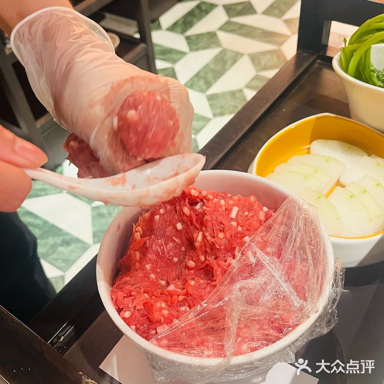 不好意思，这碗斑鱼粥火锅，我先替你们尝了！