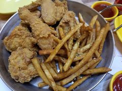 -BHC炸鸡(明洞总店)