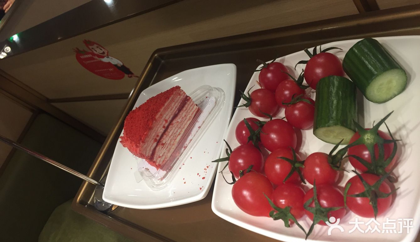 零食 给我，张秀芳小姐姐 拿来了，水果，赠送甜品