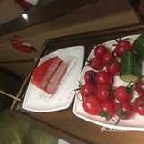 零食 给我，张秀芳小姐姐 拿来了，水果，赠送甜品