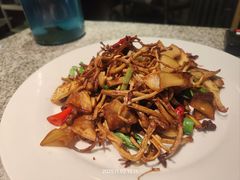 煲烧杂菌-云荷里·蒸汽石锅鱼·云南菜(中发百旺店)