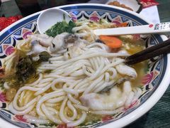金汤去骨酸菜鱼粉-鑫花溪牛肉米粉(苏州中心店)