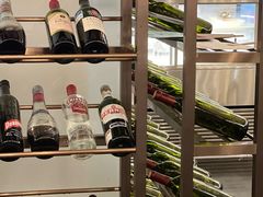 -百灵希尔顿逸林酒店大堂吧