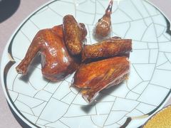 脆皮乳鸽-新荣记(南京西路店)