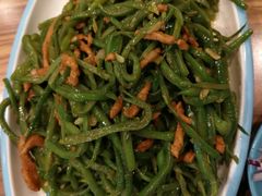 鲜豆角炒肉丝-合合春饼·酱骨·东北菜(潘家园店)