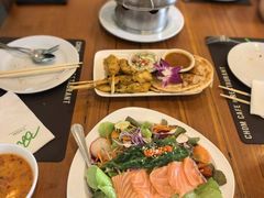 -Chom Cafe and Restaurant