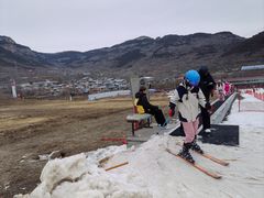 -济南卧虎山滑雪场