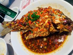 香煎鲫鱼-费大厨辣椒炒肉(黄兴中心广场店)