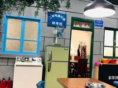 大堂-超越炭火牛蛙火锅鸡(河东店)