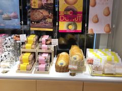 面包甜点陈列柜-好利来(朝外店)