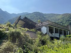 -四川汶川特大地震漩口中学遗址