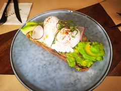 牛油果温泉蛋吐司-O'mills Sourdough Bakery&Bistro(永嘉路店)