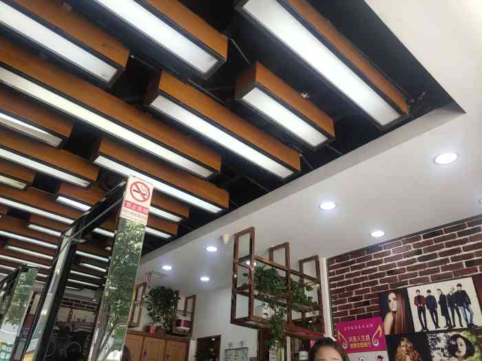 美神(胜利街店)-"总体很满意,理发师很专业,设计的头型.